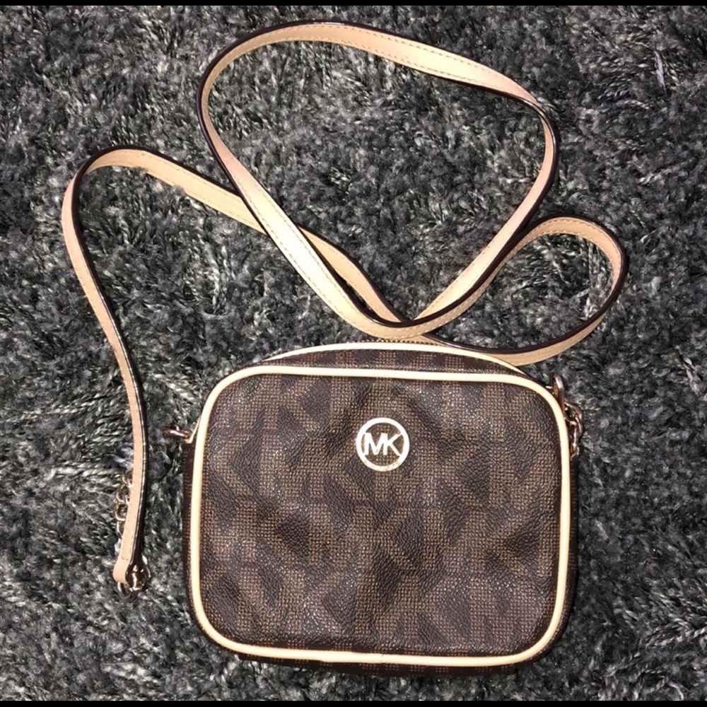 MK cross body